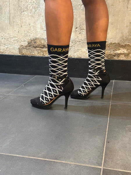 Chaussettes noires et blanches