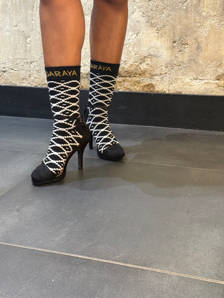 Chaussettes noires et blanches